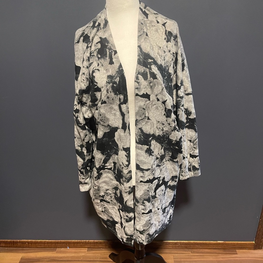 👻🎃CLEARANCE🎃👻 Very J cardigan